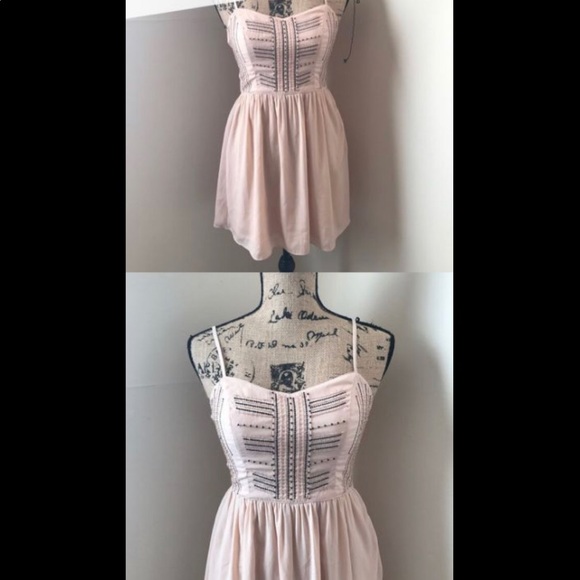Dresses & Skirts - ⭐️⭐️⭐️American eagle outfitters dress⭐️⭐️⭐️